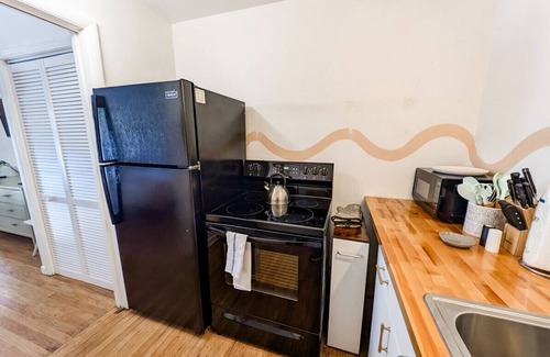 Columbia Apartment | The Rainbow Room | 1 BR 1 BA Studio Apartment