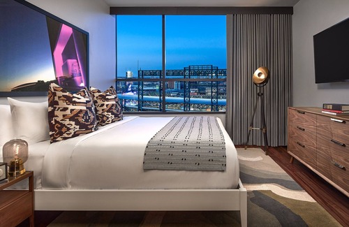 Ballpark Hotel | The Rally Hotel at McGregor Square