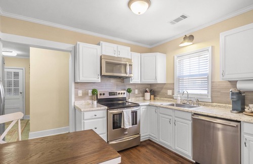 Northport House | The Rambler - Beautiful Ranch Style Home 2 Miles from UA Campus!