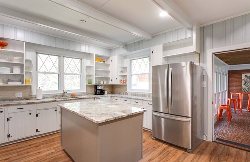 Northwest Raleigh House | The Ranch At Edwards Mill – 5 Bedrooms, Sleeps 14, Great for Families!