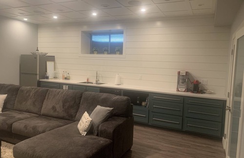 Calgary House | The Ranche Country views within 10 min to South Calgary and Okotoks. Stampede!
