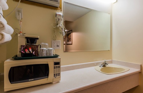 Valleyview Hotel | The Ranchland Inn