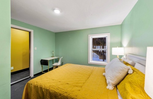 Fox Lake Hotel | The Randolph Hotel Room 206