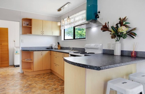 Auckland House | The Randwick Home with Netflix & Fully Fenced Yard