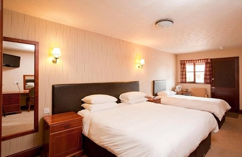 Hook Hotel | The Raven Hotel by Greene King Inns