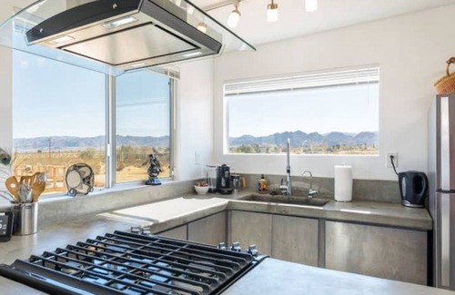 Joshua Tree House | The Raven House - Renovated Homestead Cabin
