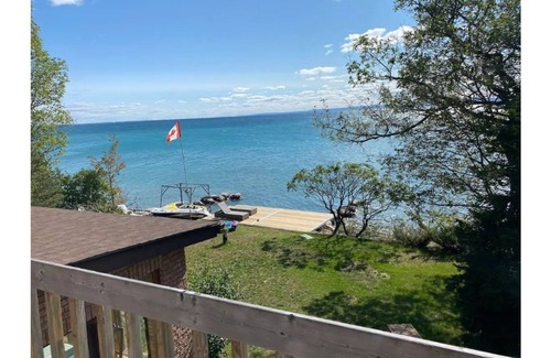Tiny House | The raw beauty of Georgian Bay waterfront home