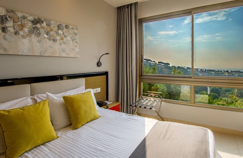 Ain Saadeh Hotel | The Ray Hotel & Studios