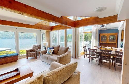 Christina Lake House | The Re-Treat at Christina Lake