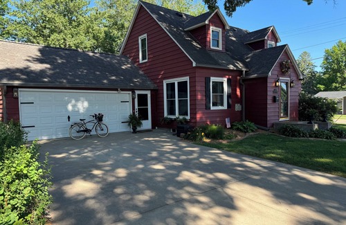 Grundy Center House | The Red Cottage is 2 blocks from Grundy Center's Historical Downtown. nn