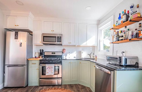 Annapolis Cottage | The Red Door Cottage in Eastport - Pet-Friendly!