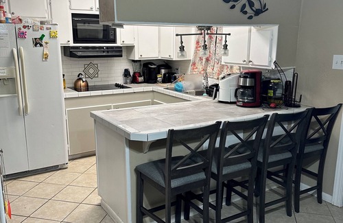 Nederland House | The Red Door Home 3-bedroom house in Nederland Texas. Your home away from home