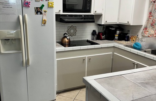 Nederland House | The Red Door Home 3-bedroom house in Nederland Texas. Your home away from home