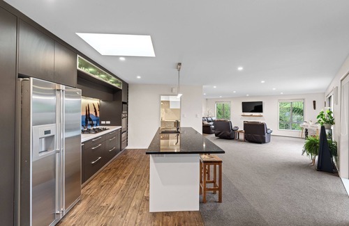 New Plymouth House | The Red Door - New Plymouth Holiday Home