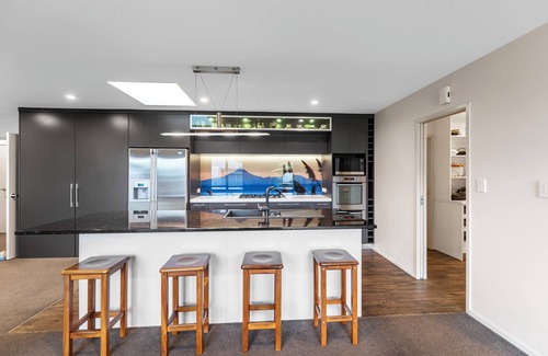 New Plymouth House | The Red Door - New Plymouth Holiday Home