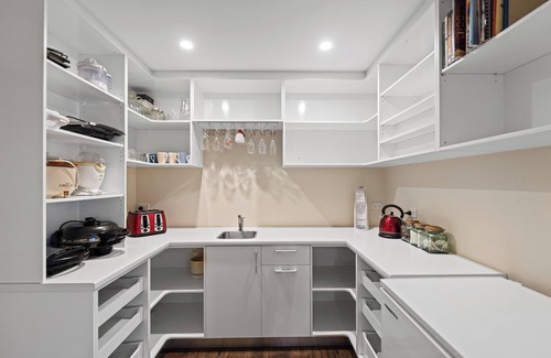 New Plymouth House | The Red Door - New Plymouth Holiday Home