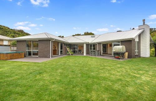 New Plymouth House | The Red Door - New Plymouth Holiday Home