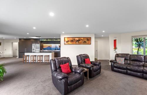 New Plymouth House | The Red Door - New Plymouth Holiday Home