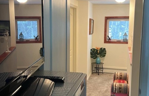 North Pole House | 🌌 The Red Door Residence – Aurora Magic in North Pole, Alaska - Mobile Discount!