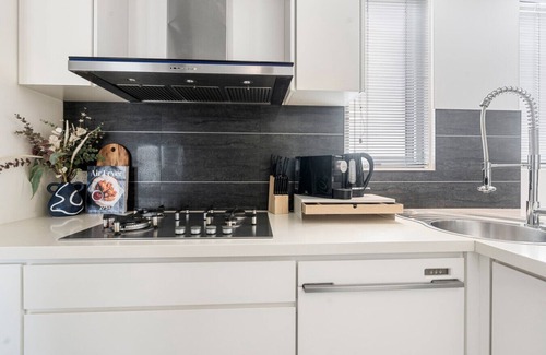 Caulfield North Apartment | The Red Ember Retreat