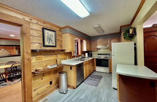 Greensboro House | The Red Fox Cabin - Urban Retreat