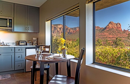 Uptown Sedona Apartment | The Red Hawk Studio Villa (Unit #F2) @ Uptown View Villas