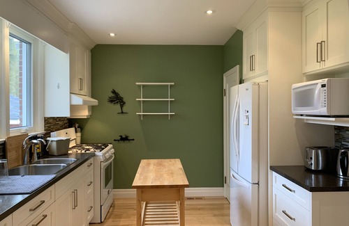 Waterloo House | The Red House 3 Bdrm Walker’s Paradise