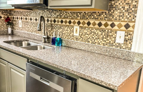 Albany House | "The Red House" 4 Bedroom/Sleeps 8 in the heart of Albany NY