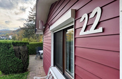 Hohenroda House | The red house by the lake - vacation home in a fantastic location