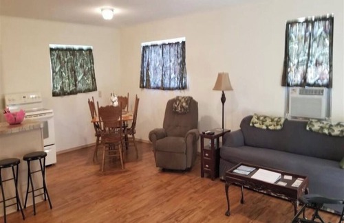 Geneva House | The Red House-Ten minutes to San Augustine boat launch at Sam Rayburn Lake