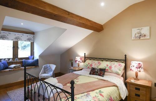 Kingswood House | The Red House - Uk39234