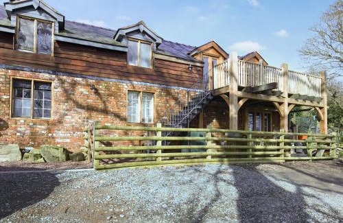 Kingswood House | The Red House - Uk39234