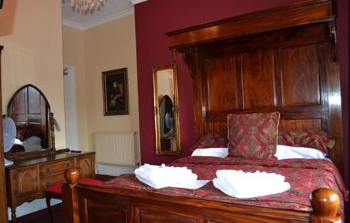 Llangadog Hotel | The Red Lion