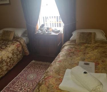 Llangadog Hotel | The Red Lion