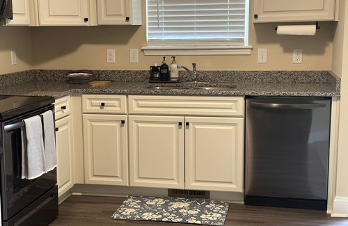 Southmont House | The Red Nest At High Rock Lake - Fire Pit, Front Porch Deck, Sunset & Lake Views