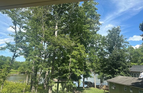 Southmont House | The Red Nest At High Rock Lake - Fire Pit, Front Porch Deck, Sunset & Lake Views