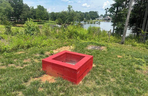 Southmont House | The Red Nest At High Rock Lake - Fire Pit, Front Porch Deck, Sunset & Lake Views