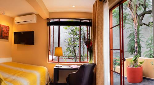 Hipodromo Bed & Breakfast | The Red Tree House