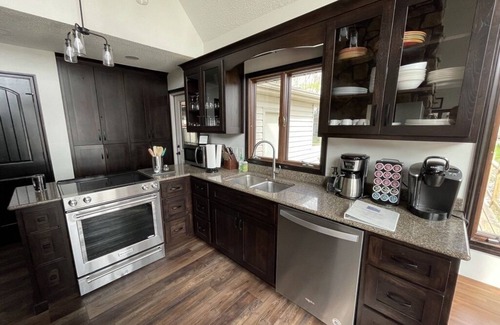 Effingham Cottage | The Redbud Cottage-Beach & Quiet. Lake Sara Waterfront & Wood Fires.