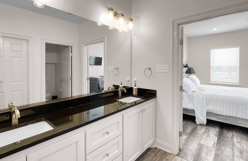 Hackberry House | The Redfish Lodge