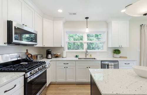 Sans Souci House | The Reedy Retreat- Modern 2BR/2BA Gem | Renovated | Walkable | Near Downtown & Swamp Rabbit Trail