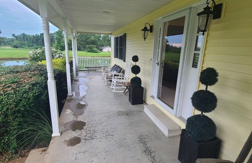 Carterville House | The Refuge - Perfect Location. Beautiful, private, centrally located, sleeps 14