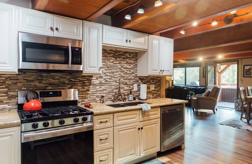 Upper Moonridge Cabin | The Refugio #2552