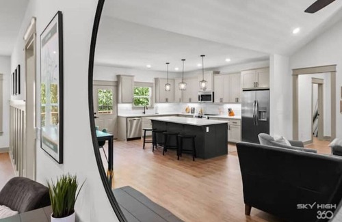 Bella Vista House | The Rendezvous, 3BR/3BA Retreat on the Trail in Bella Vista