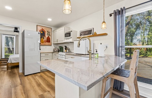 Rock Hill House | The Restful Retreat | 1Bed/1Bth Home | King Bed | Luxury Bath