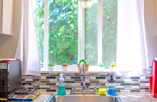 Lake Stevens House | The Retreat - 2 Bedroom 1 Bath! Over 1k square feet!