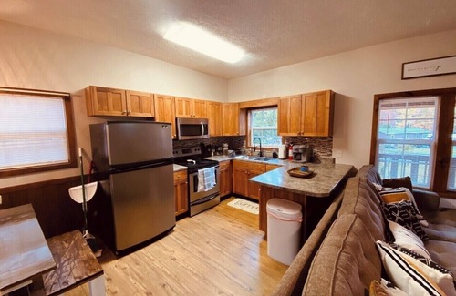 Pipestem Cabin | The Retreat at Rockridge (HotTub)