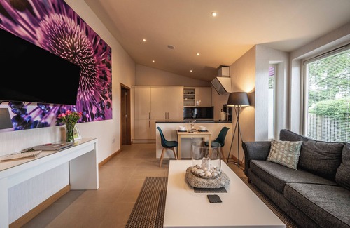 Pitlochry Cabin | The Retreat Cabin with covered hot tub, sauna & cinema room.