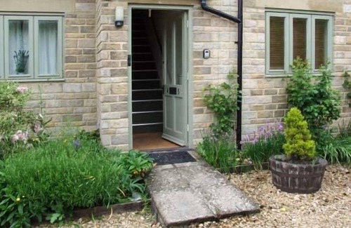Bibury Apartment | THE RETREAT, country holiday cottage, with a garden in Bibury