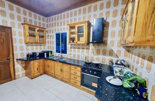 West Coast Division Apartment | The Retreat Emerald Apartments close to the beach